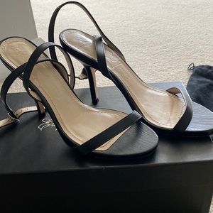 Elizabeth and James
Toni Leather Ankle Strap Sandals
Size: 7 .
Color: BLACK